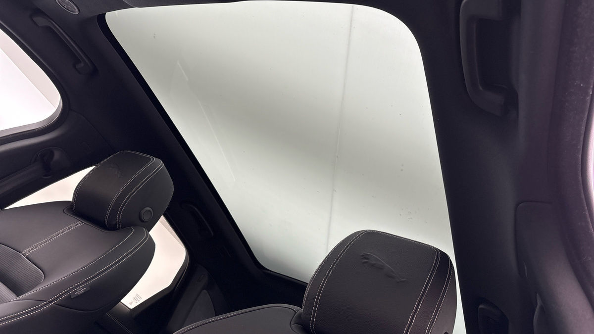 Jaguar F-PACE Image 6