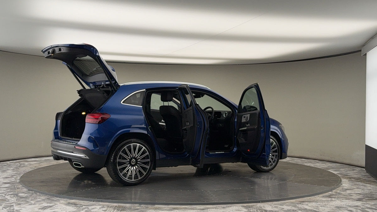 More views of Mercedes-Benz GLA