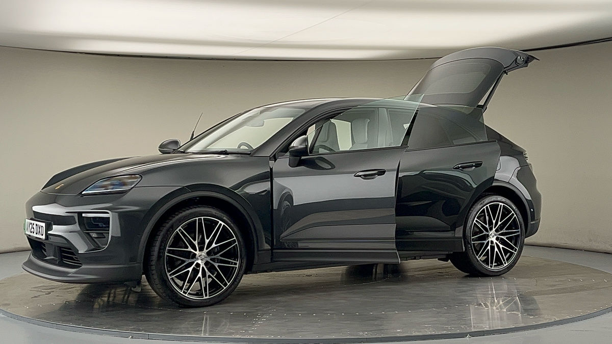 More views of Porsche Macan