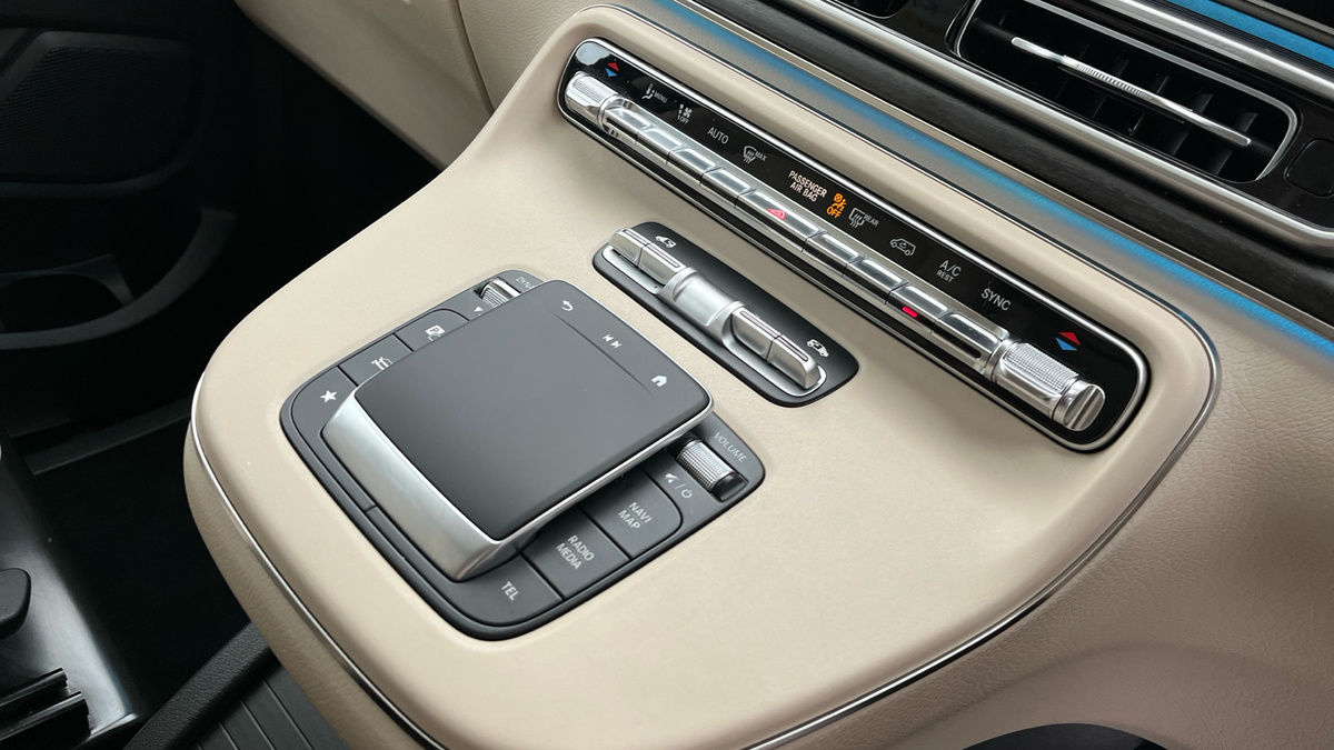 Mercedes-Benz V Class Image 26