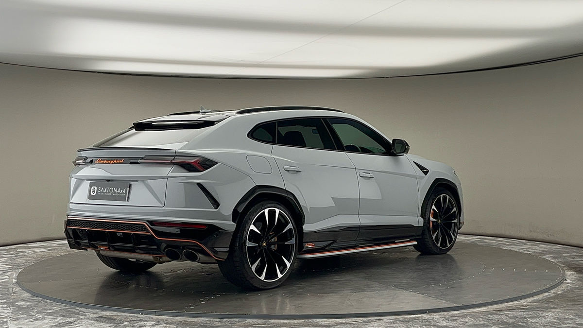 Lamborghini Urus Image 21