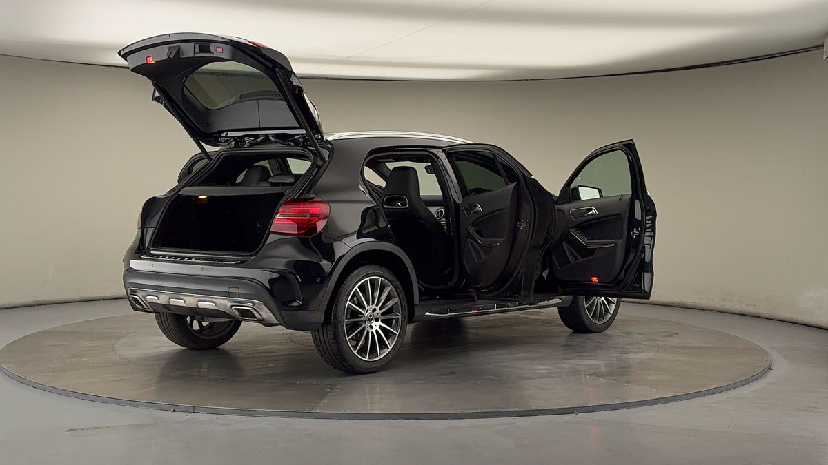 More views of Mercedes-Benz GLA