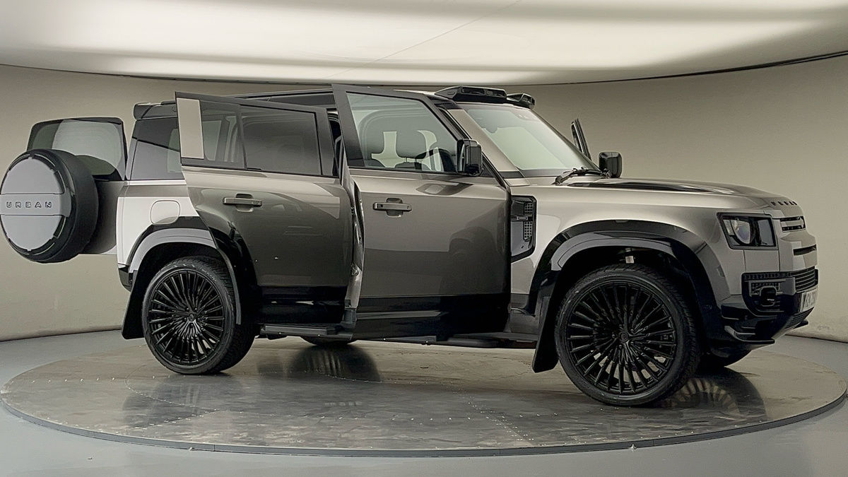 More views of Land Rover Defender 110