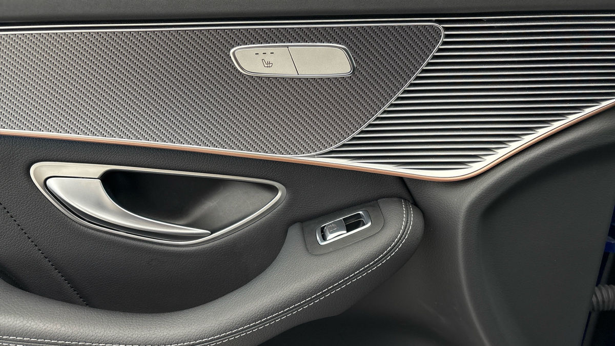 Mercedes-Benz EQC Image 19