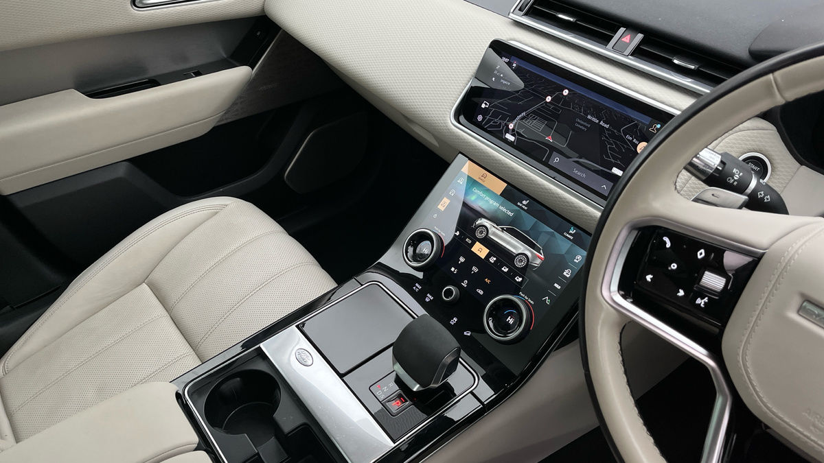 Land Rover Range Rover Velar Image 18