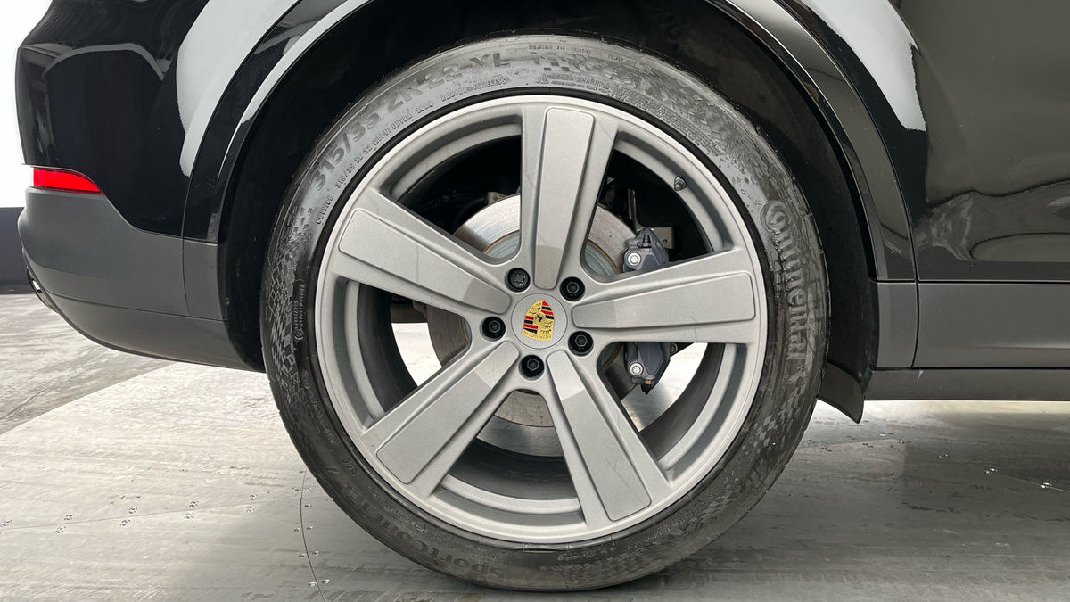 Porsche Cayenne Image 10