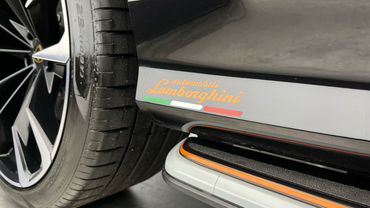 Lamborghini Urus Image 26