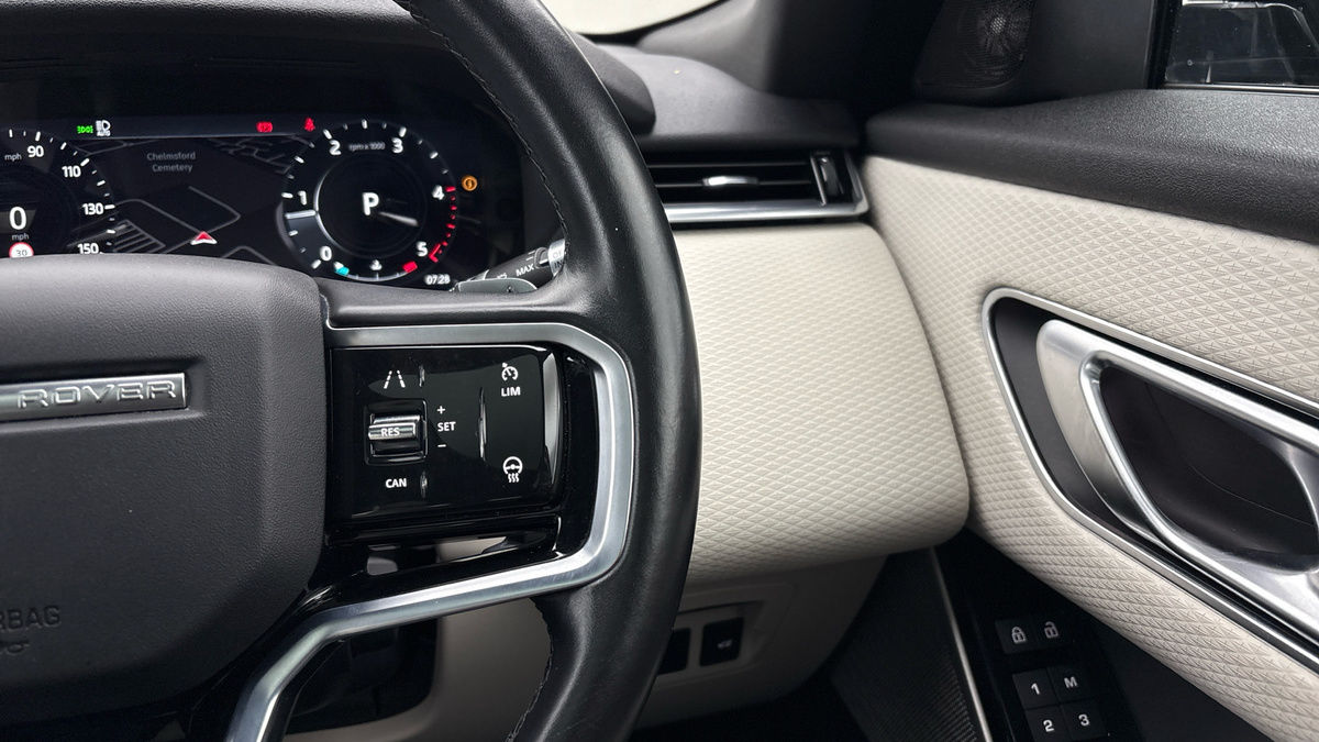 Land Rover Range Rover Velar Image 14