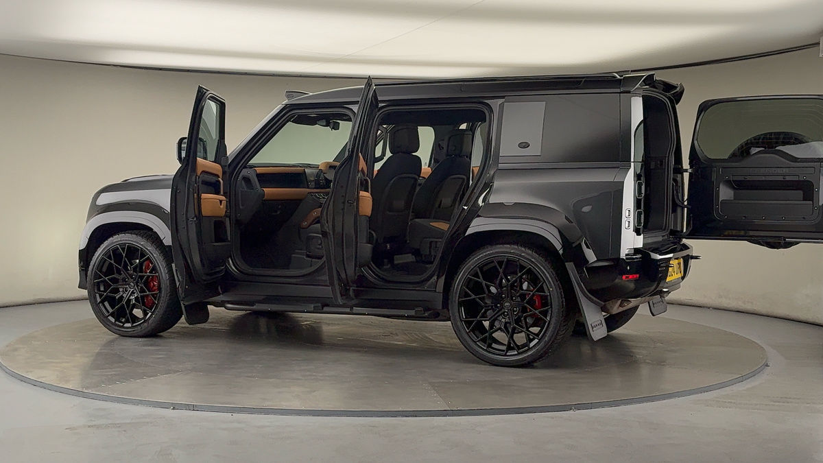 More views of Land Rover Defender 110