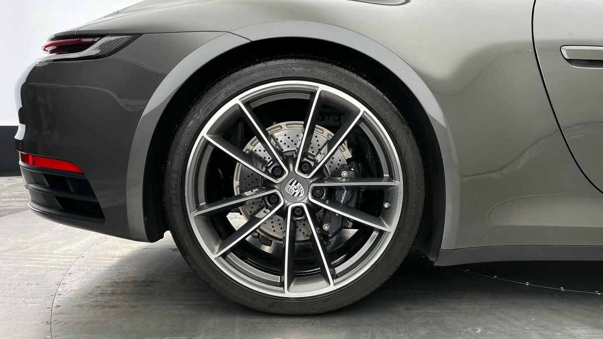 Porsche 911 Image 10