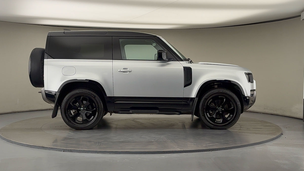 Land Rover Defender 90 Image 16