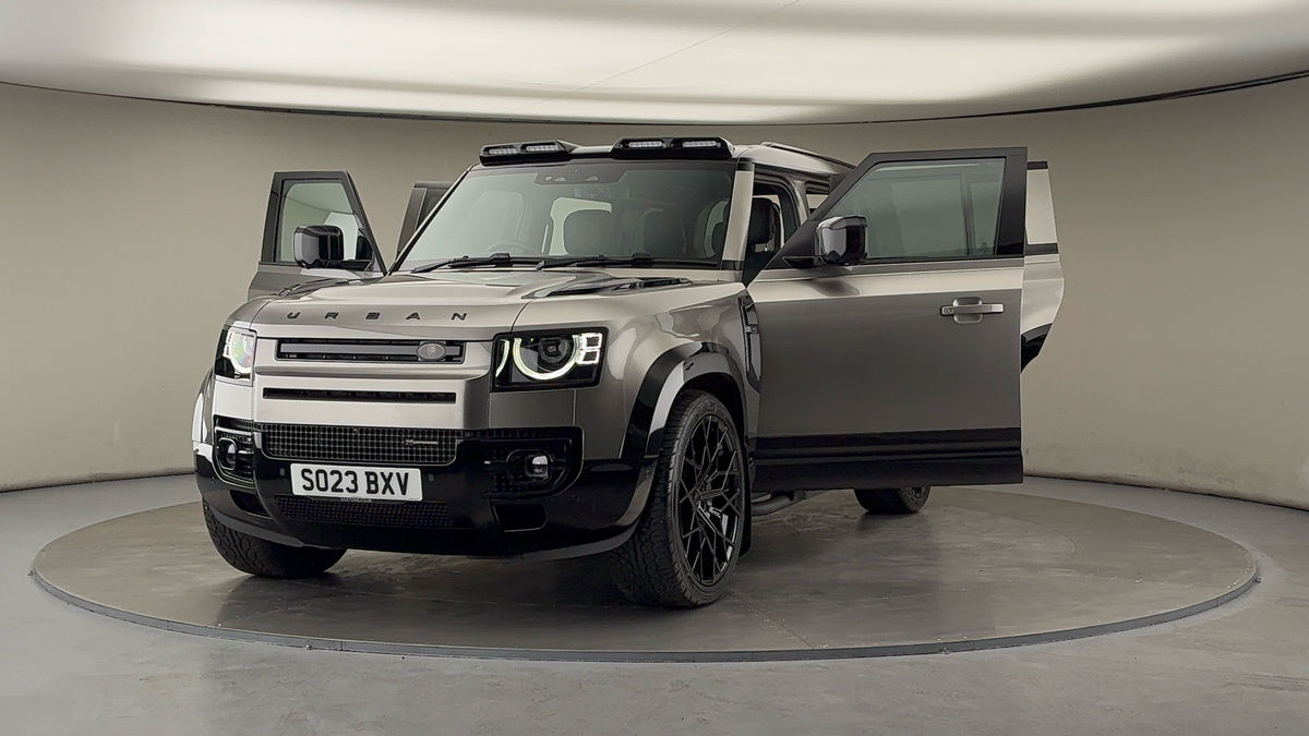 More views of Land Rover Defender 110