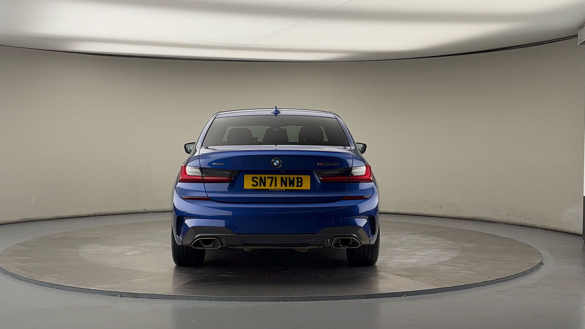 BMW 3 Series Image 4