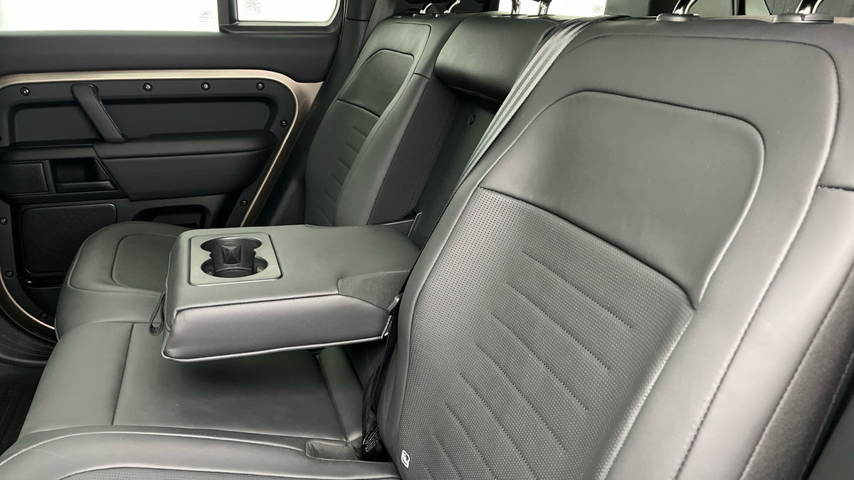 Land Rover Defender 110 Urban Image 11