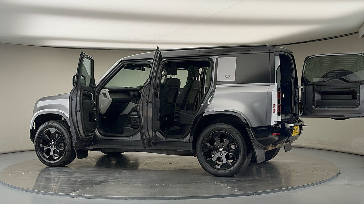 More views of Land Rover Defender 110
