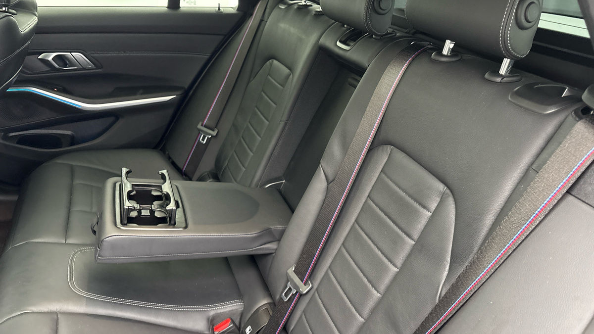 BMW 3 Series Image 9