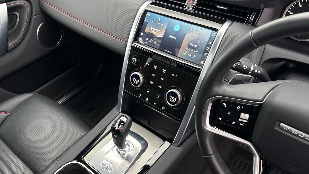 Land Rover Discovery Sport Image 18