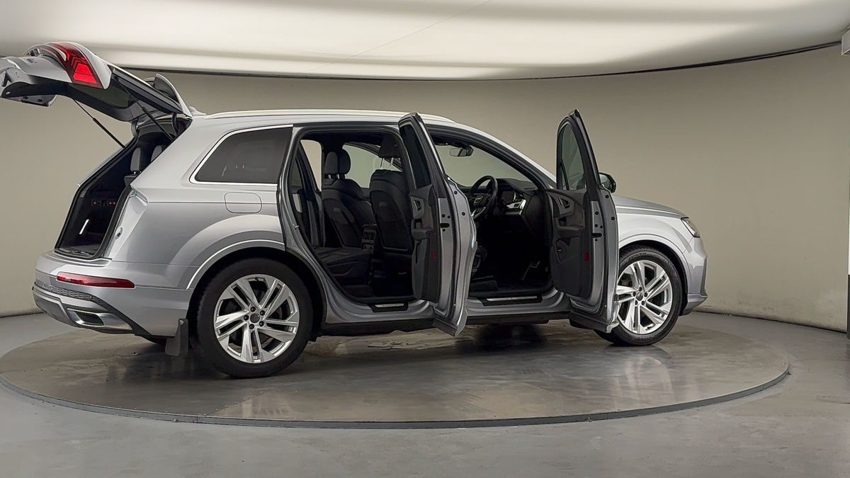 More views of Audi Q7