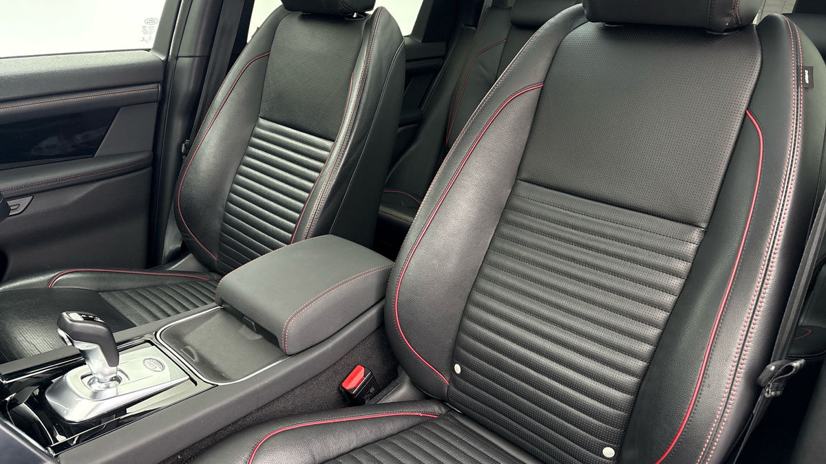 Land Rover Discovery Sport Image 7