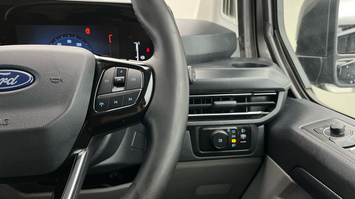Ford Transit Custom Image 14