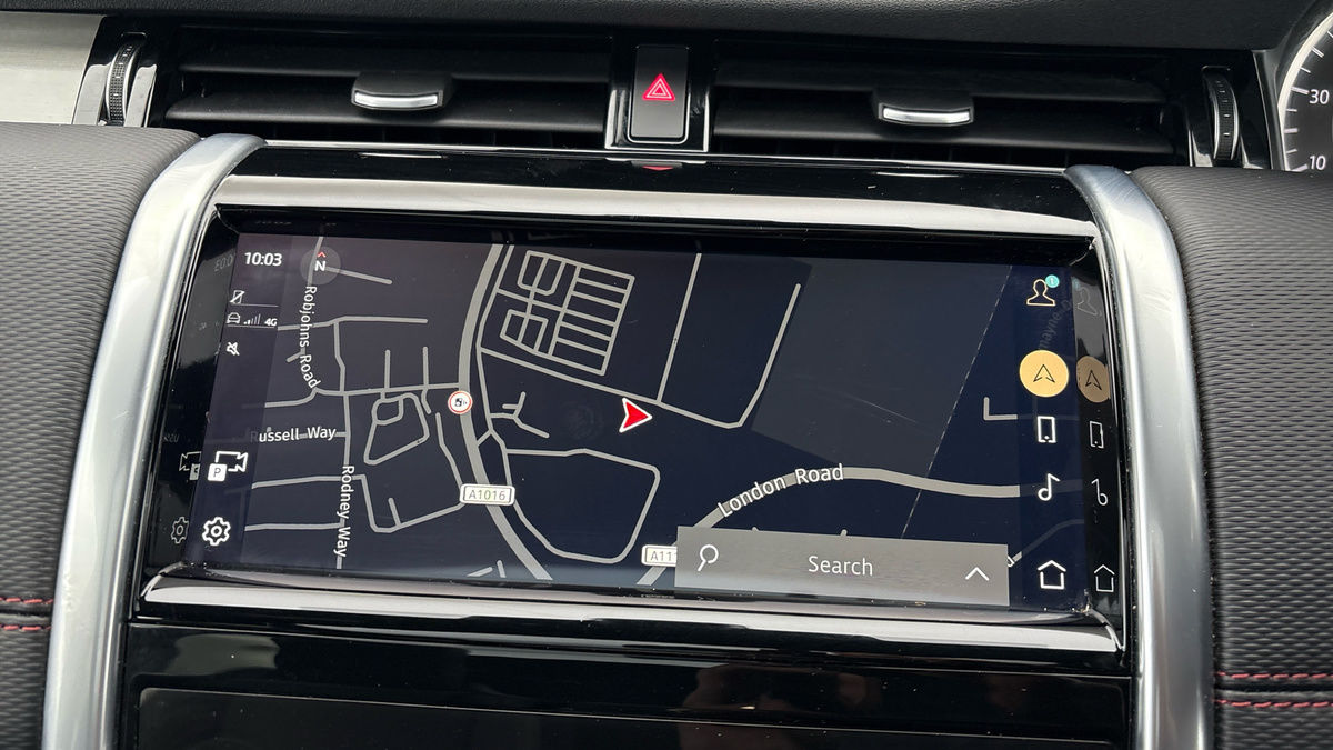 Land Rover Discovery Sport Image 17