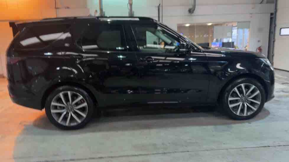 More views of Land Rover Discovery