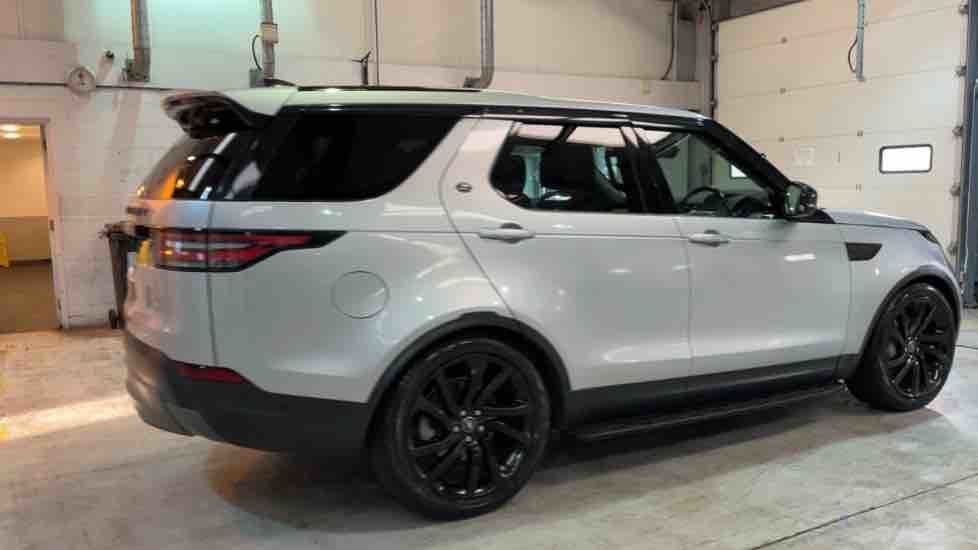 More views of Land Rover Discovery