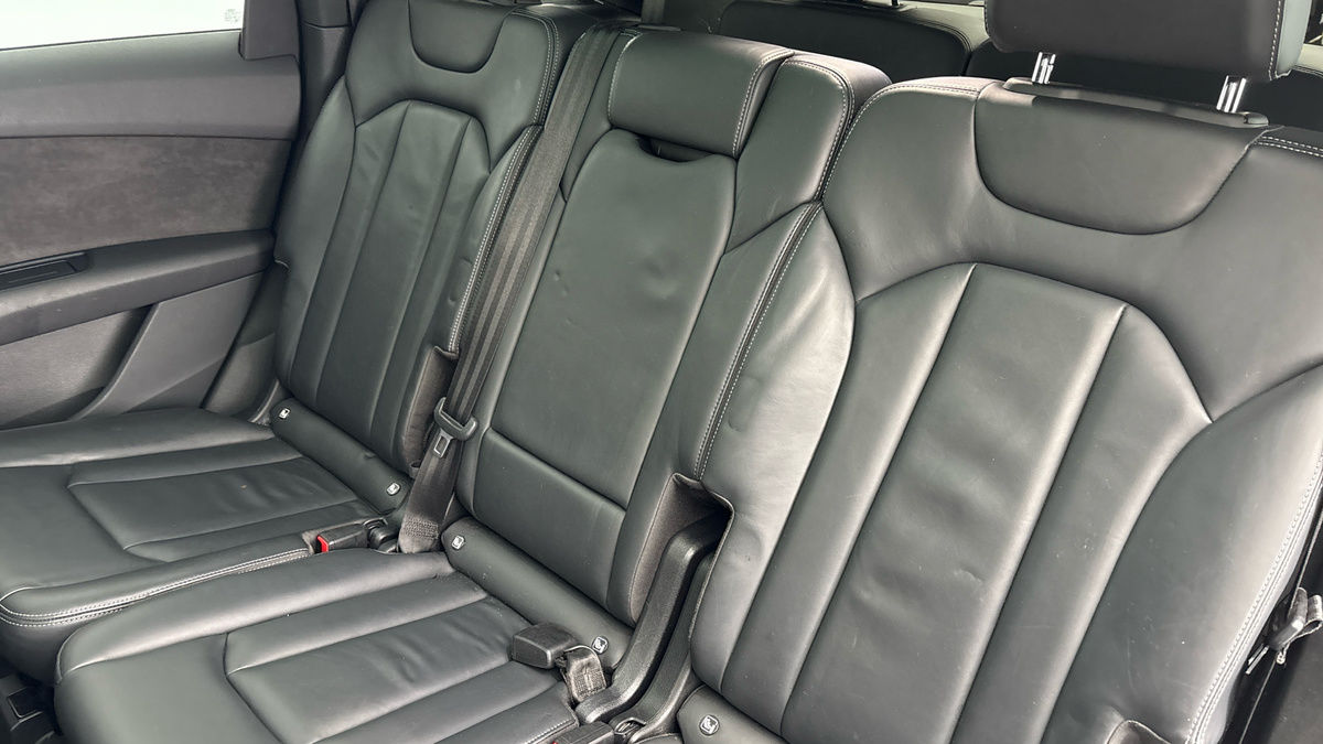 Audi Q7 Image 8