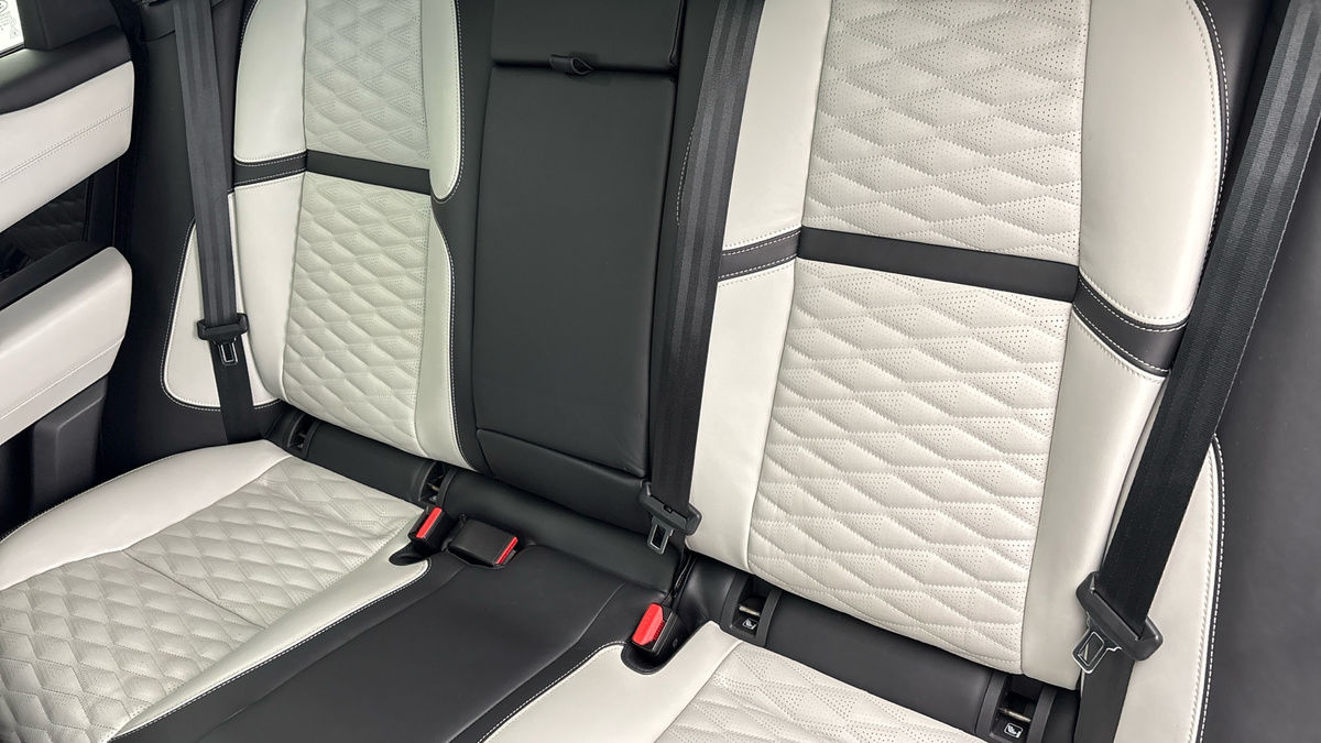 Land Rover Range Rover Velar Image 8