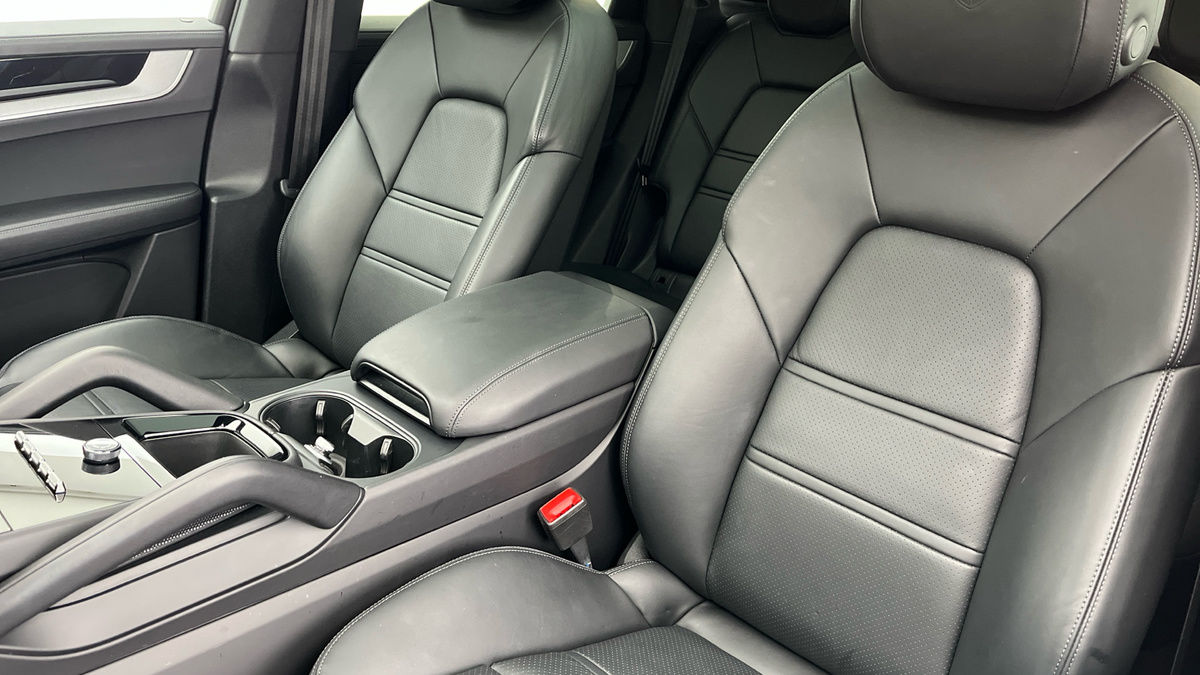 Porsche Cayenne Image 7
