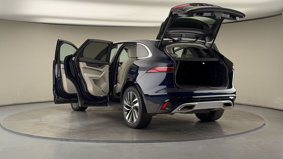 Jaguar F-PACE Image 23