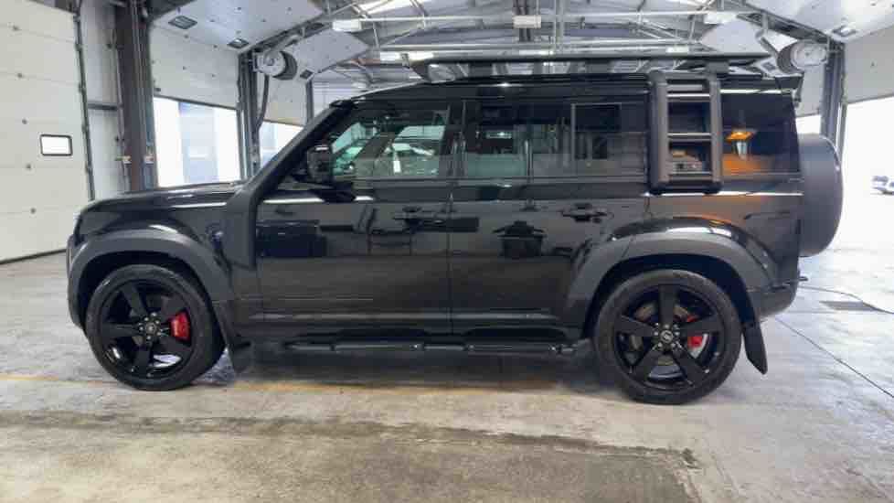 More views of Land Rover Defender 110