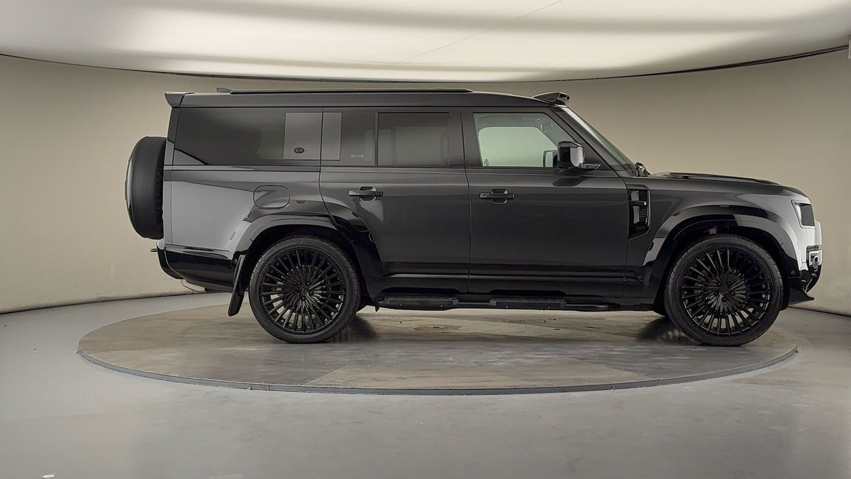 Land Rover Defender 130 Urban Image 16