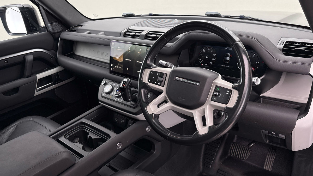 Land Rover Defender 110 Image 5