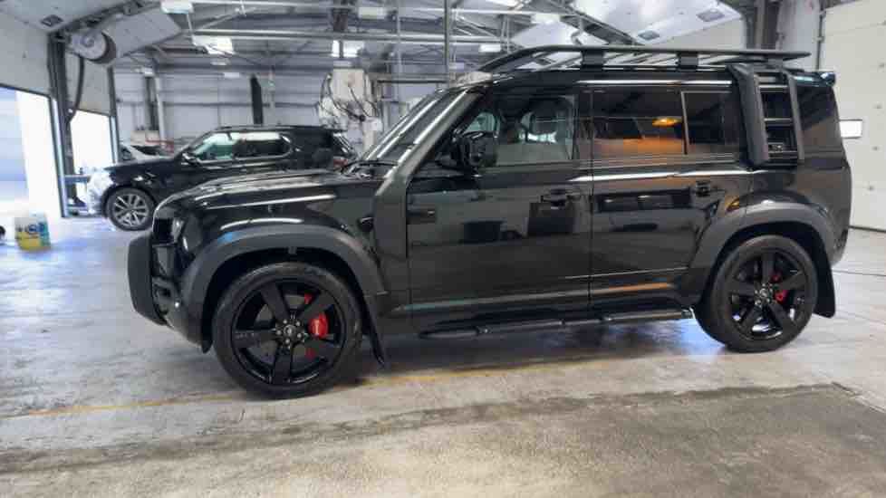 More views of Land Rover Defender 110