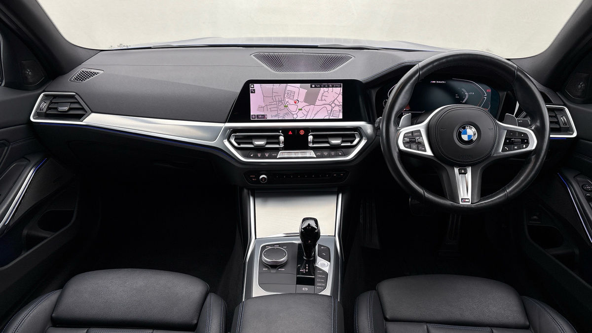 BMW 3 Series Image 12