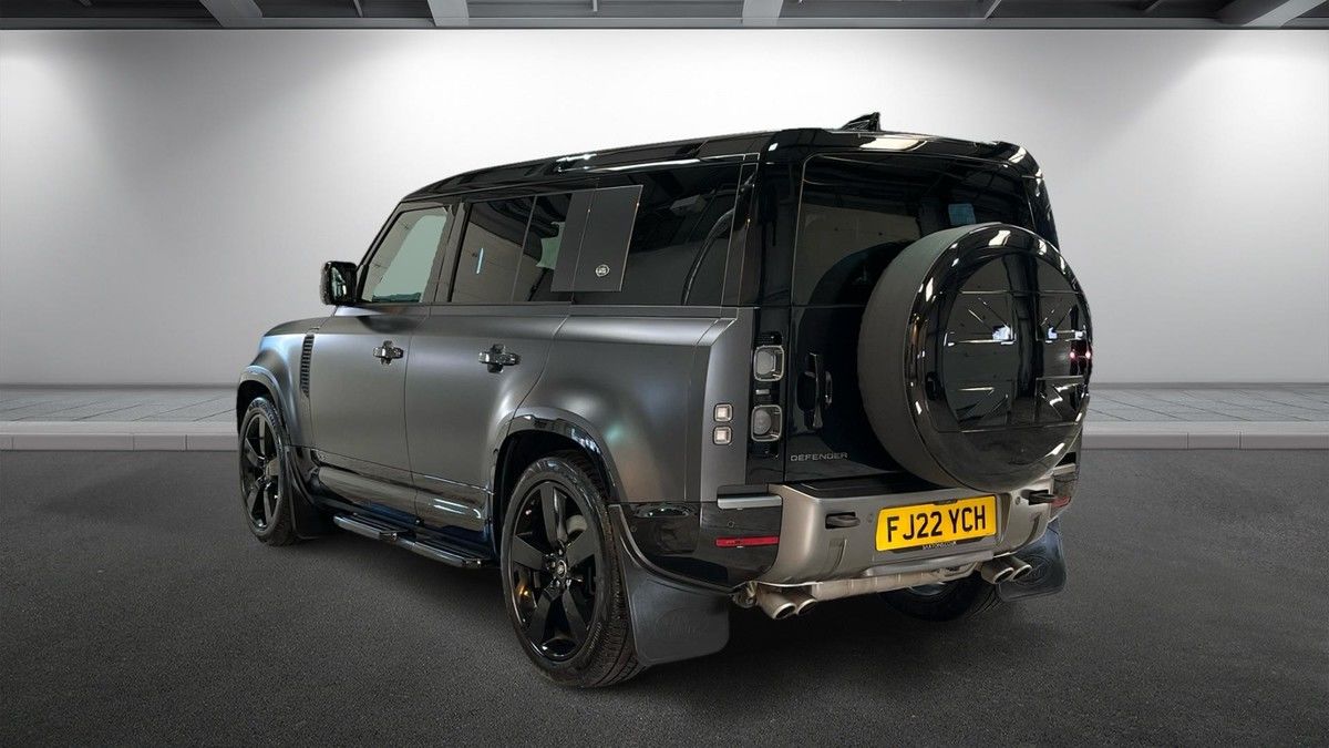Land Rover Defender 110 Image 2
