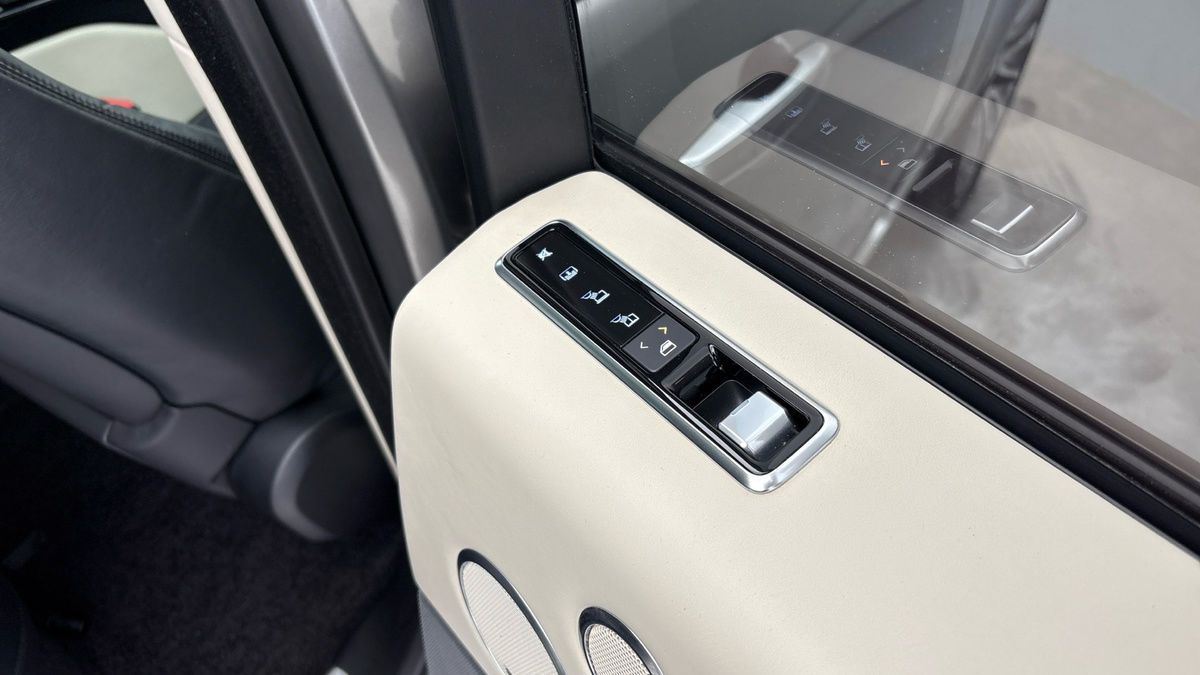Land Rover Range Rover Image 25