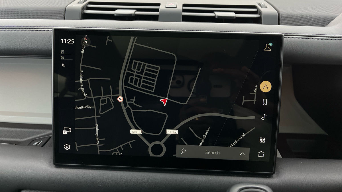 Land Rover Defender 110 Urban Image 34