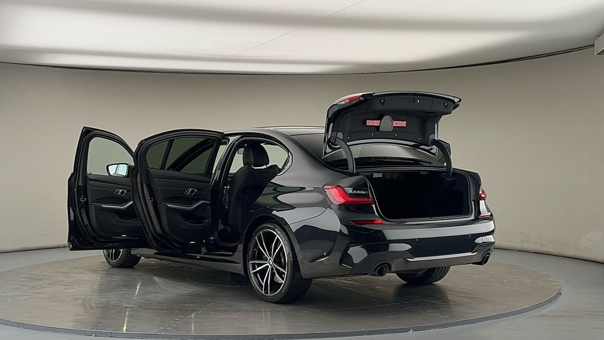 BMW 3 Series Image 23