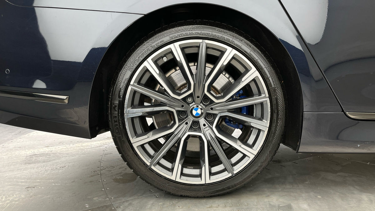 BMW 7 Series Image 10