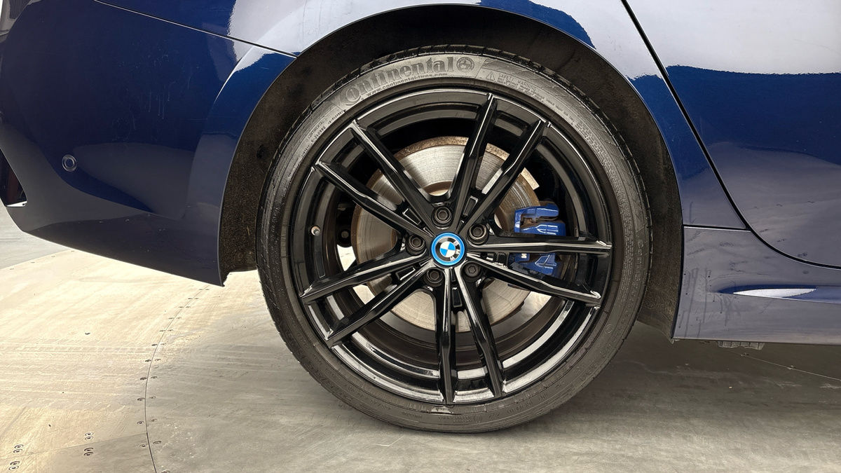 BMW 3 Series Image 10