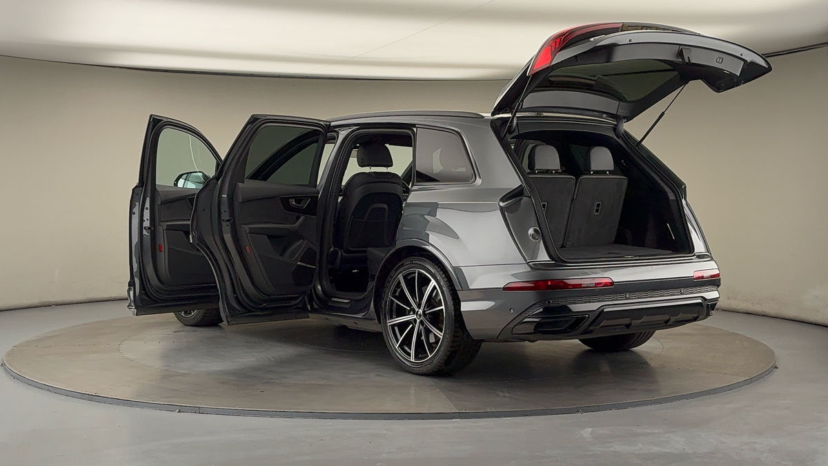 More views of Audi Q7