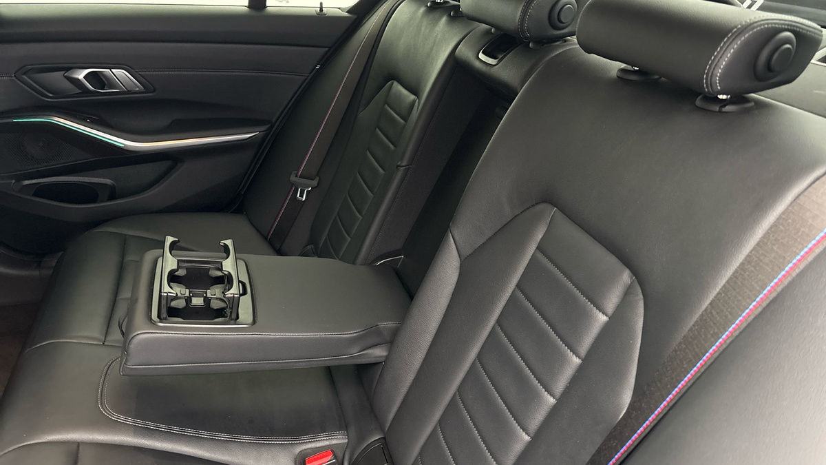 BMW 3 Series Image 9