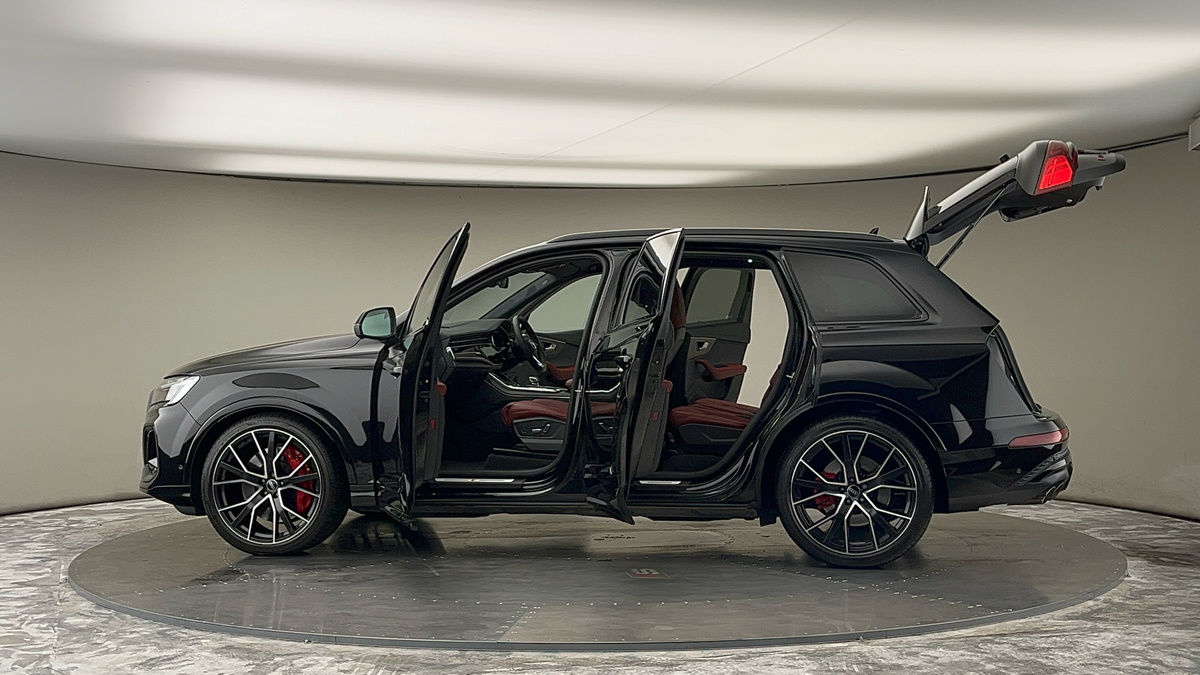 More views of Audi SQ7