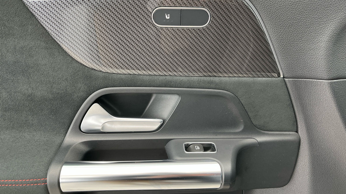 Mercedes-Benz GLA Image 19