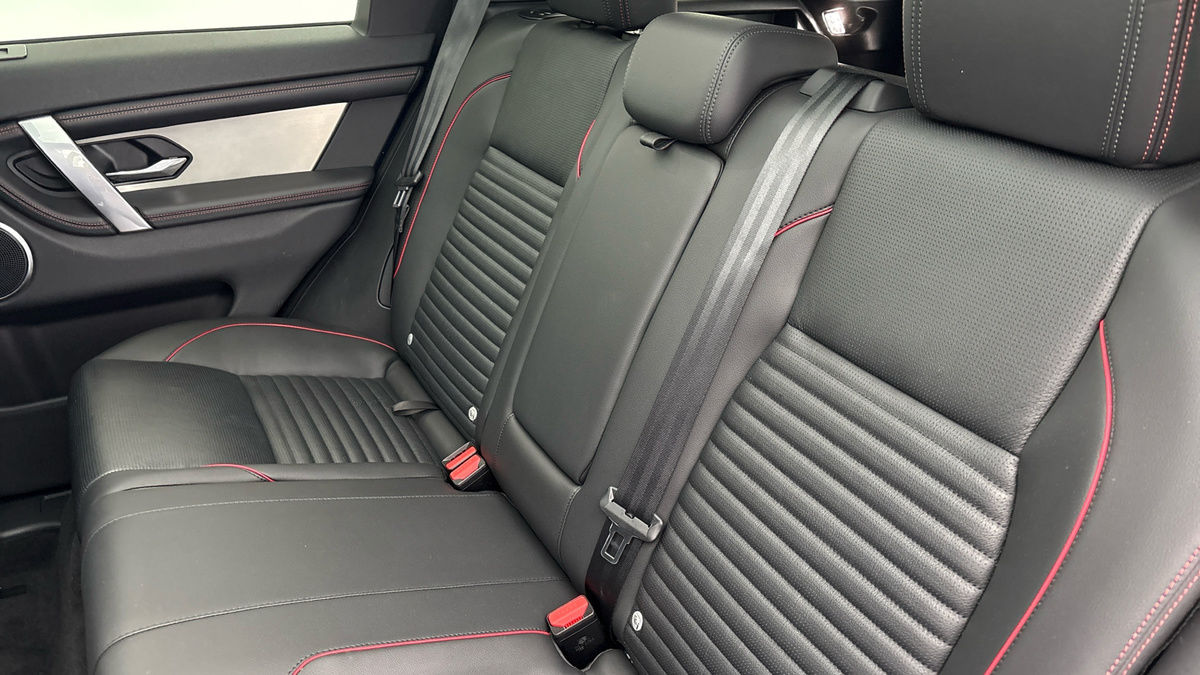 Land Rover Discovery Sport Image 8