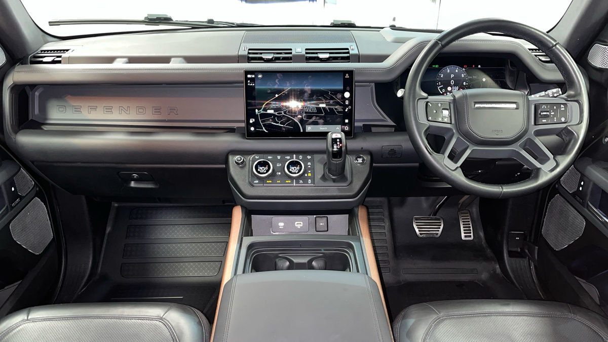 Land Rover Defender 130 Image 12