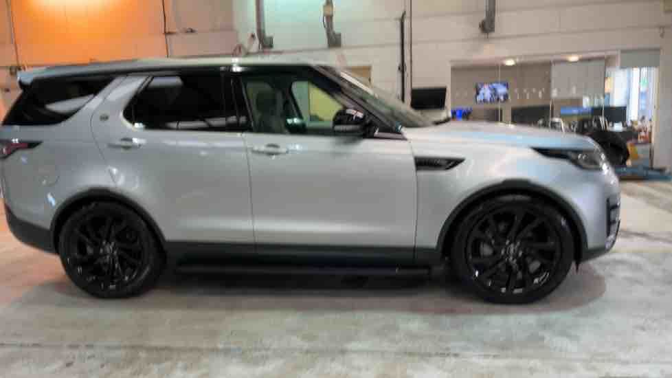 More views of Land Rover Discovery