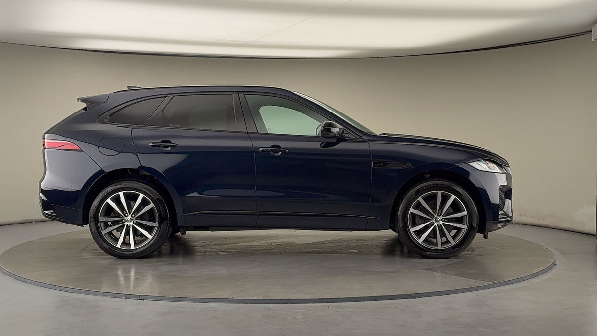 Jaguar F-PACE Image 16
